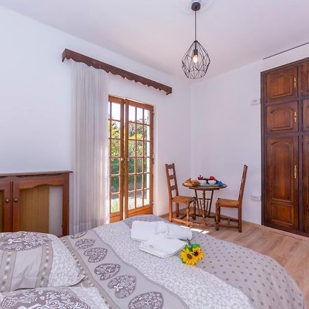 Villa Martine Au Bord Du Lac - Happy Rentals Cadrezzate Exteriör bild