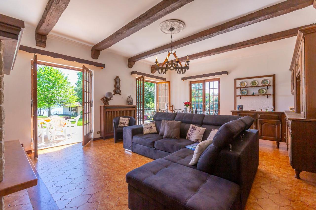 Villa Martine Au Bord Du Lac - Happy Rentals Cadrezzate Exteriör bild
