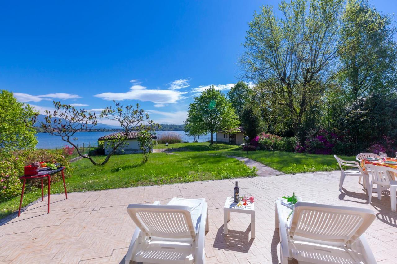 Villa Martine Au Bord Du Lac - Happy Rentals Cadrezzate Exteriör bild