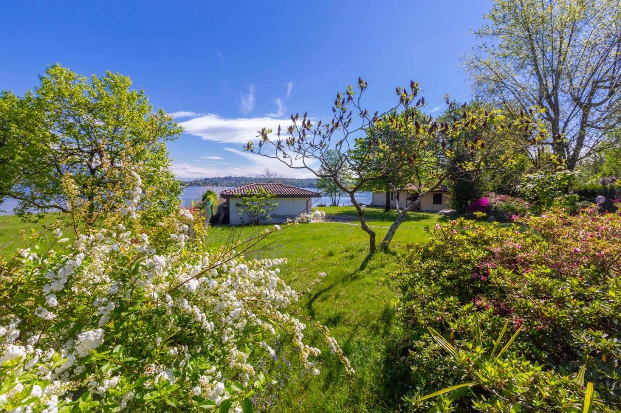 Villa Martine Au Bord Du Lac - Happy Rentals Cadrezzate Exteriör bild