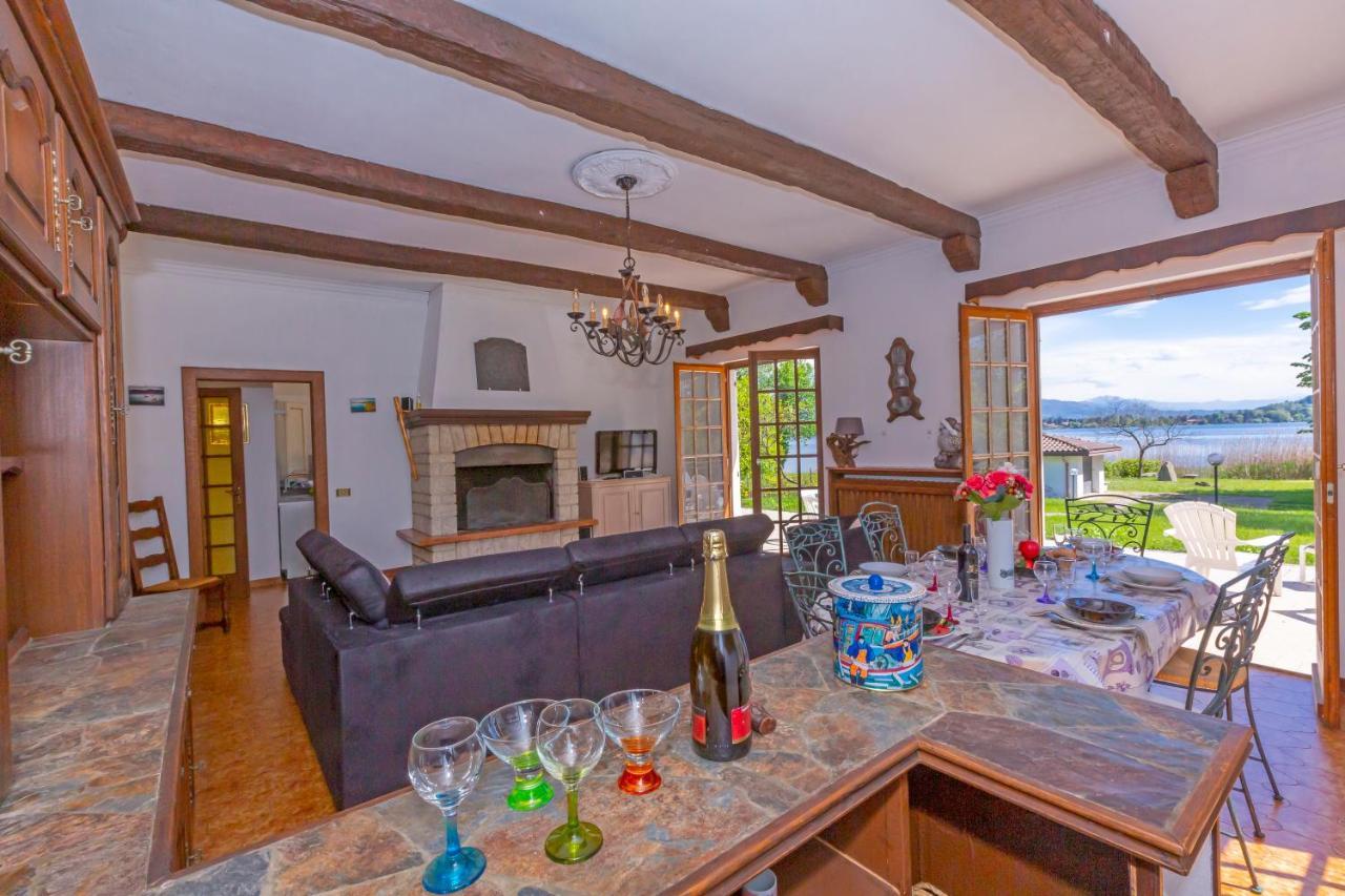 Villa Martine Au Bord Du Lac - Happy Rentals Cadrezzate Exteriör bild