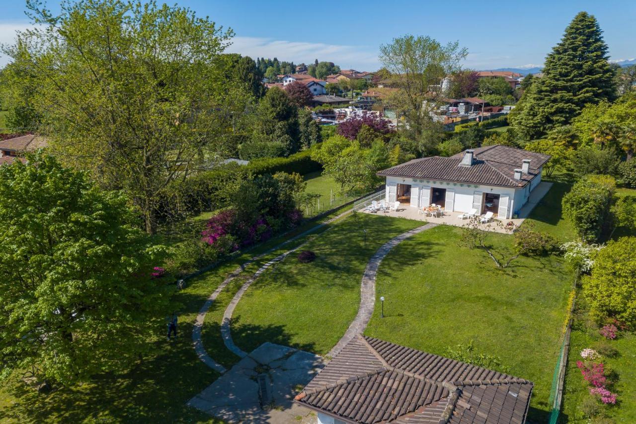 Villa Martine Au Bord Du Lac - Happy Rentals Cadrezzate Exteriör bild