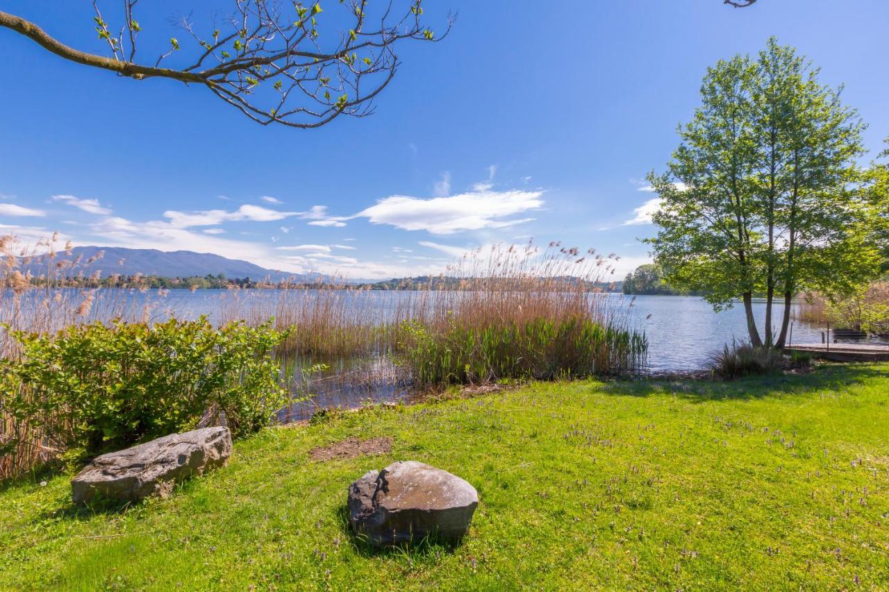 Villa Martine Au Bord Du Lac - Happy Rentals Cadrezzate Exteriör bild